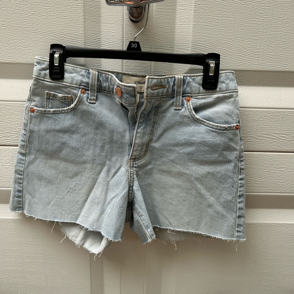 Universal Thread Blue Jean Shorts Mid-Length Cut